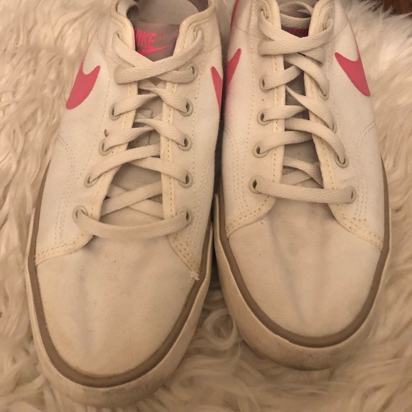 Nike canvas, pink swish 🥰 - Picture 3 of 6